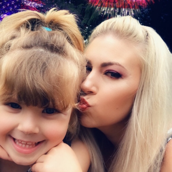 Meet your Posher, Monicka - Picture 1 of 2